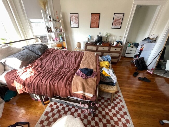 Building Photo - NO BROKER FEE! Available 9/1 Studio in Fen...