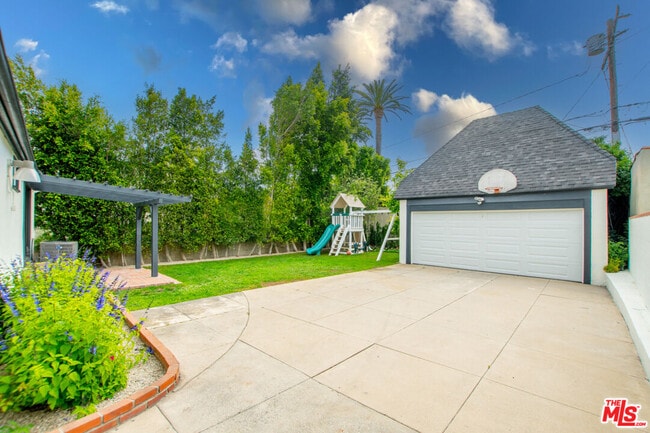 Building Photo - 449 S Citrus Ave