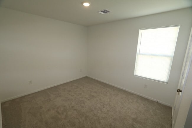 Building Photo - 25360 Carnation Ct