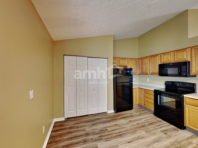 Building Photo - 5272 Gobel Dr