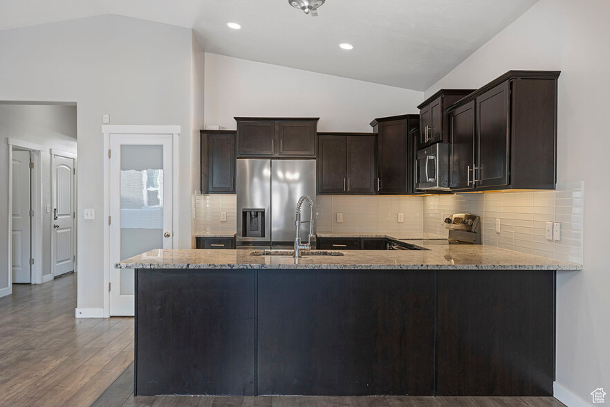 Building Photo - 512 W Sunland Dr