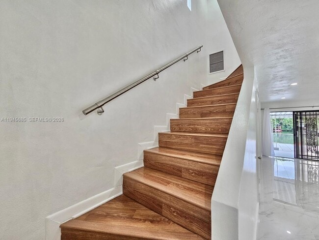 Building Photo - 0000 00000