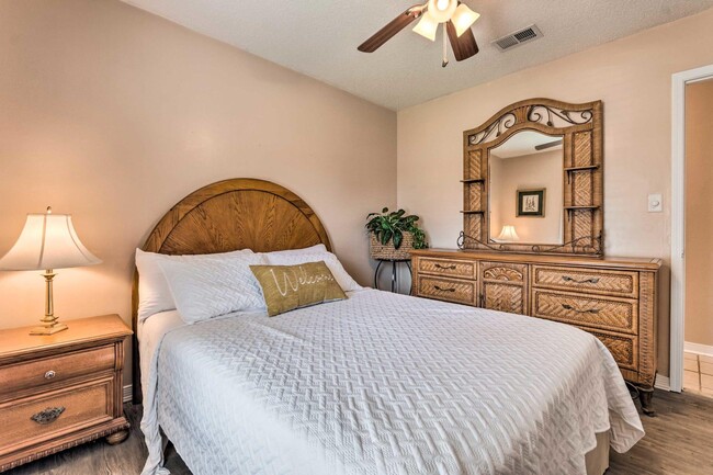 Building Photo - 1223 Redwood Ln