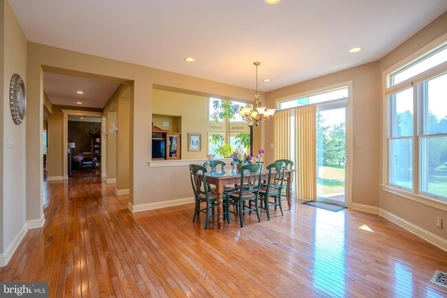 Building Photo - 19 Meadowlark Dr