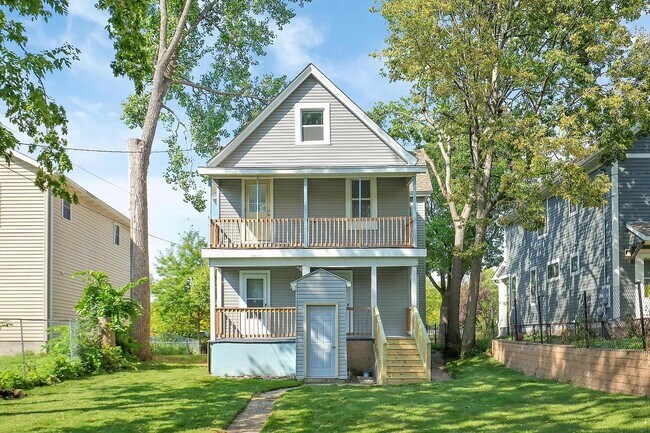 Building Photo - 2124 Fremont Ave N