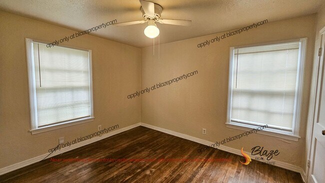 Building Photo - Southlawn 2 Bed 1 Bath home