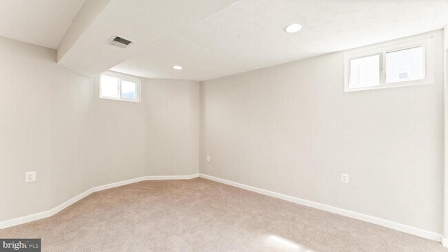 Building Photo - 12168 Springwoods Dr