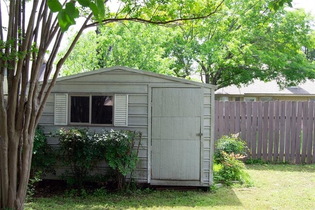 Building Photo - 2501 Autrey Dr