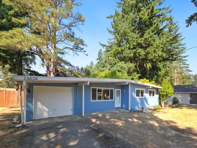 Building Photo - Bright Rambler in Prime Location