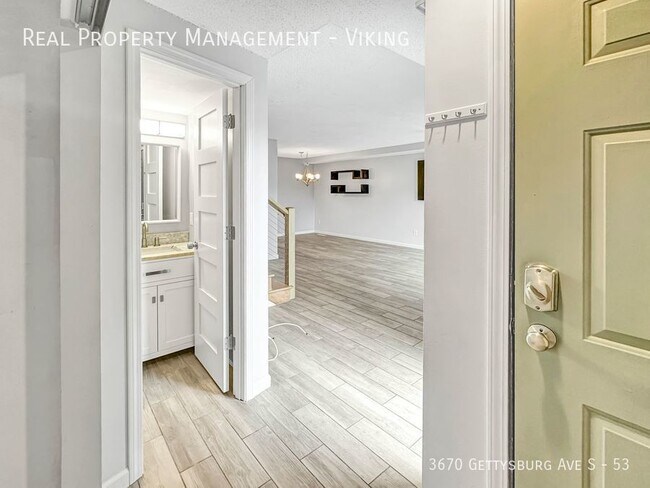 Building Photo - Renovated 2 Bed 1.5 Bath 1 Car Garage! - D...