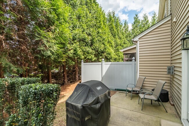 Building Photo - Beautiful 3-Bedroom Townhome in North Raleigh