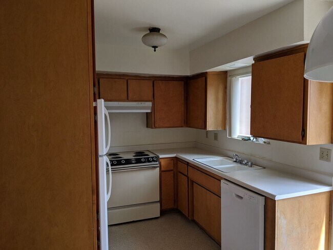 Interior Photo - 0053 2935 Augusta #1-8