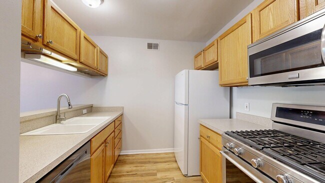 Building Photo - 2718 S Knightsbridge Cir