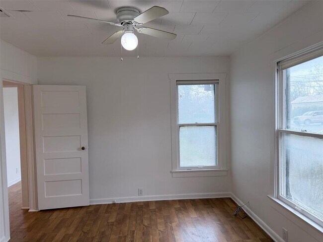 Building Photo - 1604 Main St