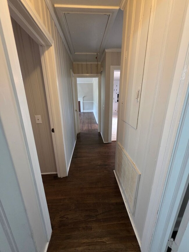 Building Photo - 107 Creek Dr