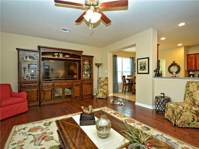 Building Photo - 1007 Boxwood Loop