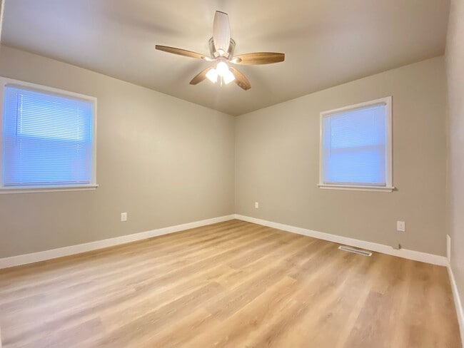 Building Photo - 3 Bedroom Home in Hammond