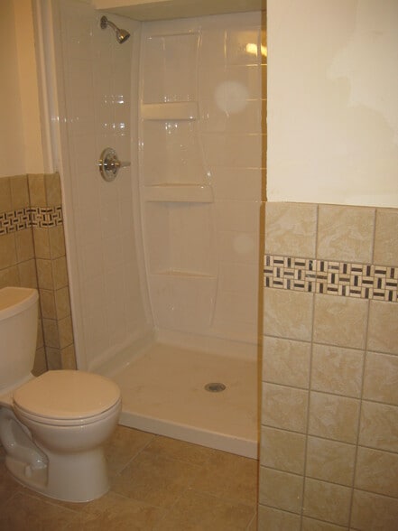 Building Photo - 2701 Delaware St SE