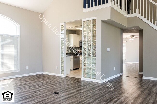 Building Photo - 8218 Fountainhead Dr