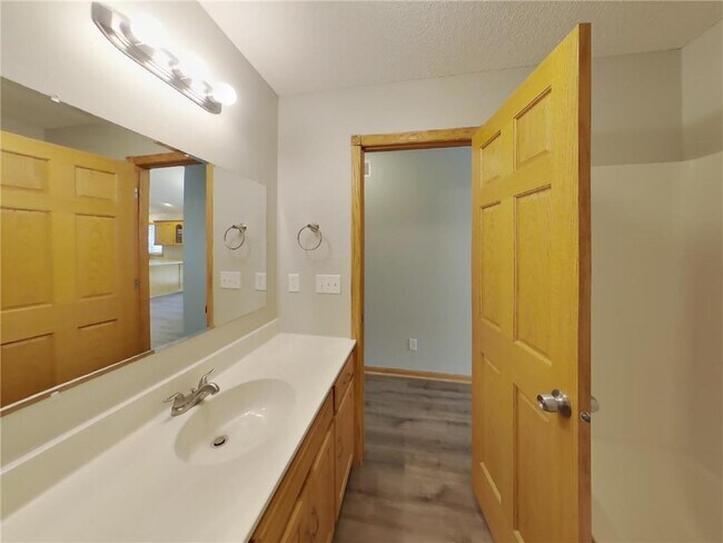 Building Photo - 2200 Buffalo Ridge Dr