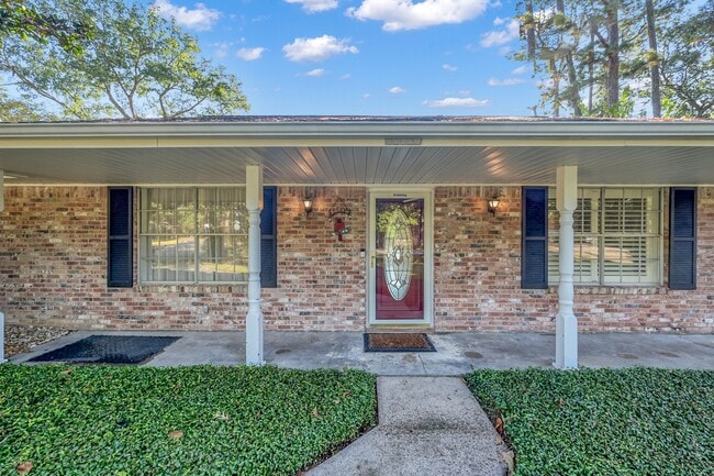 Building Photo - 26926 Maplewood Dr