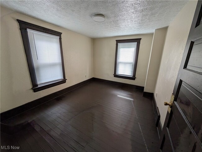 Building Photo - 430 Alexander St
