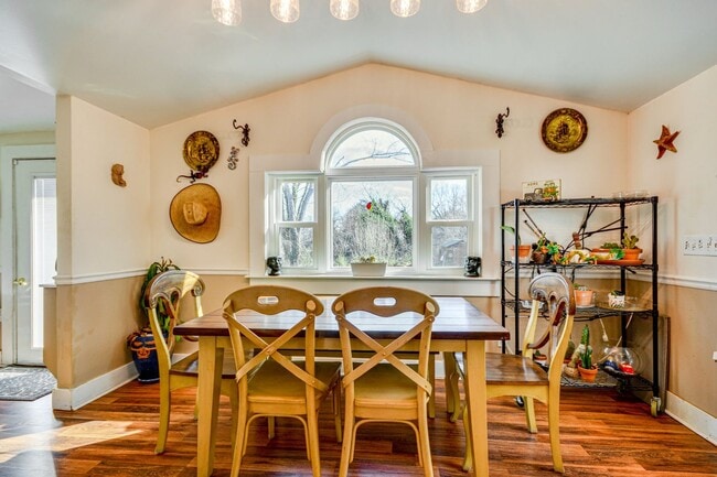 Building Photo - 4 Bed • 2 Bath Furnished Home – Utilities Included