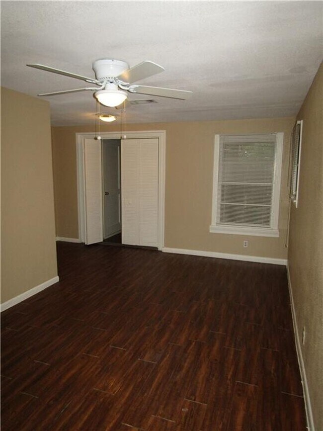 Building Photo - East Austin 3x2 Home Near Downtown & UT