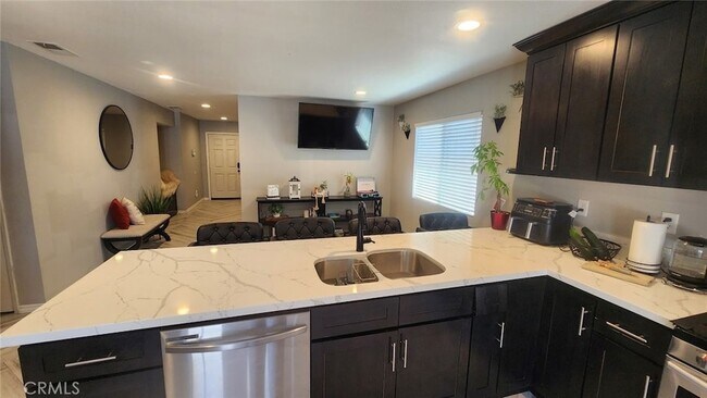 Building Photo - 12057 GoldOak Ct