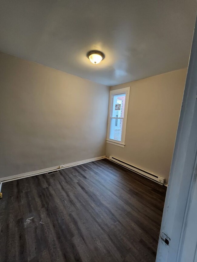 Building Photo - Remodeled home - Olney
