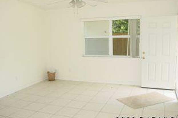 Building Photo - 460 Card Ave