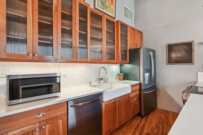 Building Photo - Open floor living at its best! 1 BR/2 BA l...