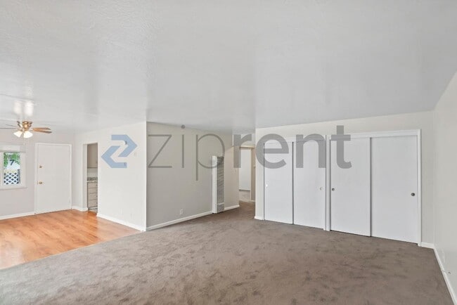 Building Photo - 1883 Robin Ln