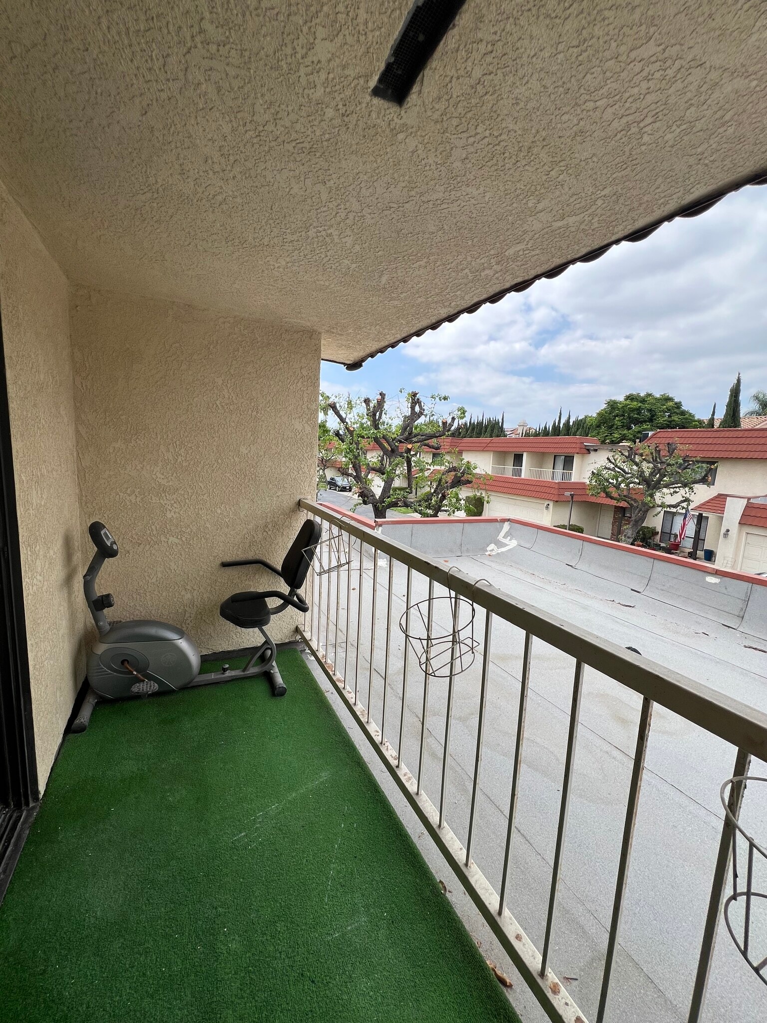 Building Photo - 9950 Reseda Blvd