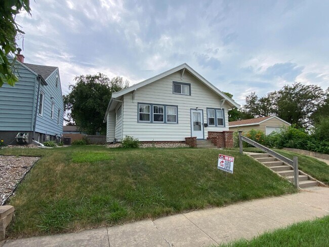 Building Photo - 1317 W 9th St