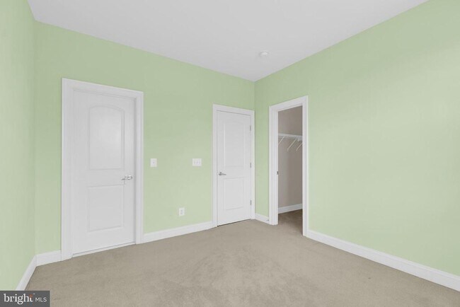 Building Photo - 42706 Chisholm Dr