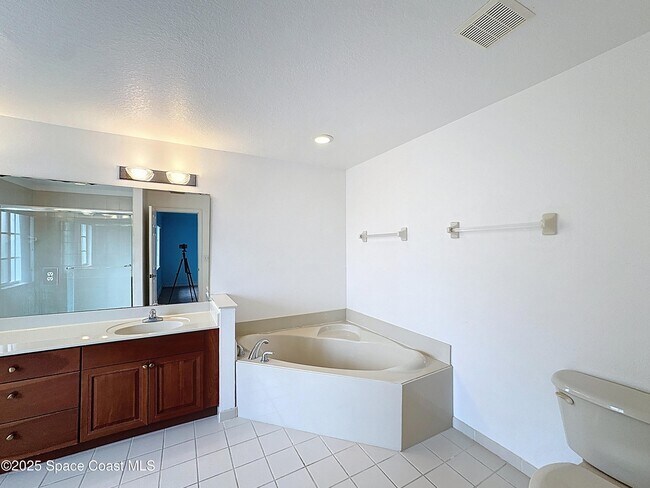 Building Photo - 2464 Hemingway Ln