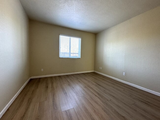 Building Photo - Melrose District 2 Bed Condo - Half Off First and Second Month