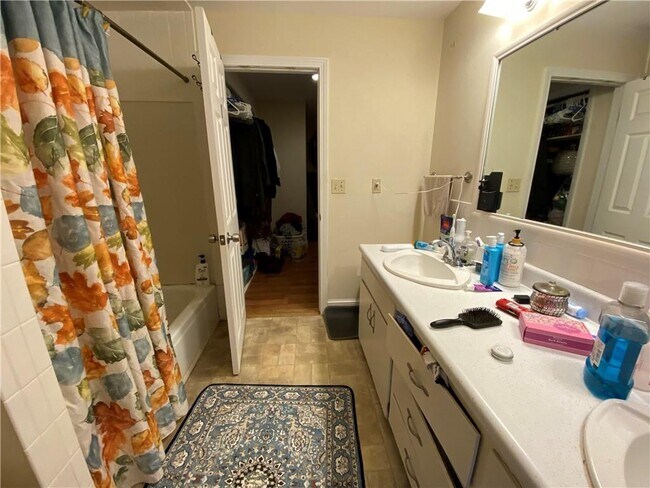 Building Photo - 16 Clearview Ave