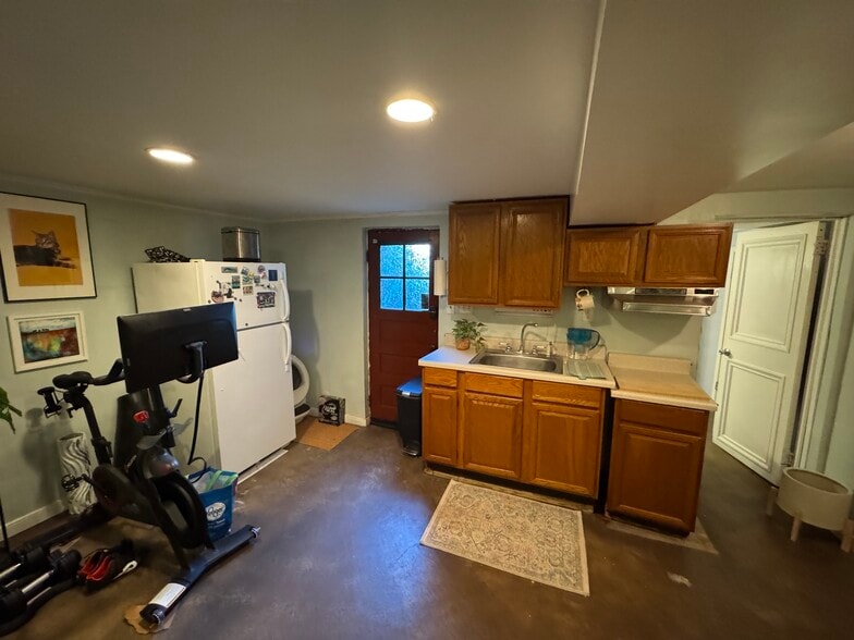 Building Photo - 2904 Parkwood Ave