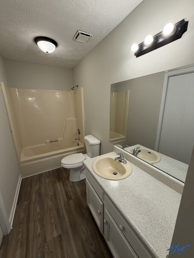 Building Photo - 1248 Hamilton Dr