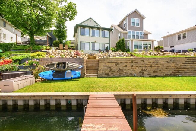 Building Photo - 3576 Portage Point Blvd