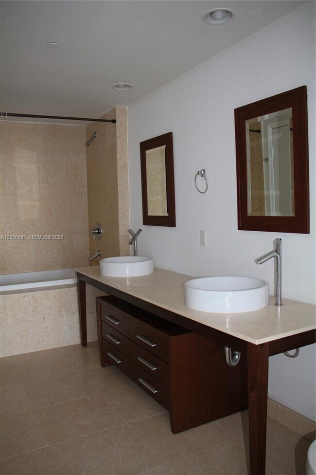 Building Photo - 465 Brickell Ave