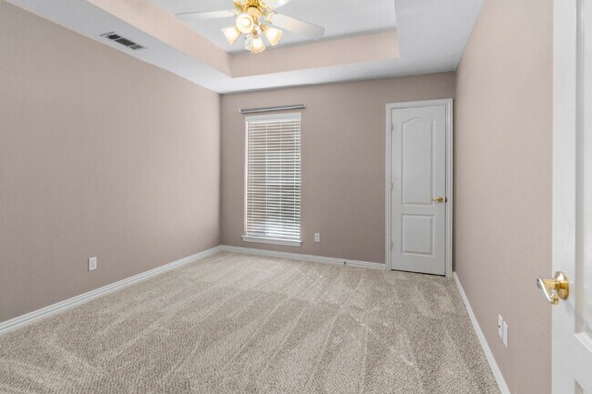 Building Photo - "Beautiful 4-Bedroom Home with Expansive D...