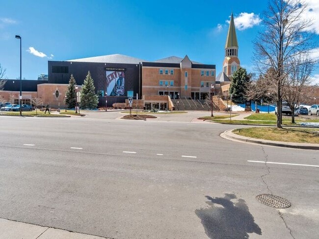 Building Photo - 2BR/1BA Garden-Level • Extra Storage • Near Wash Park