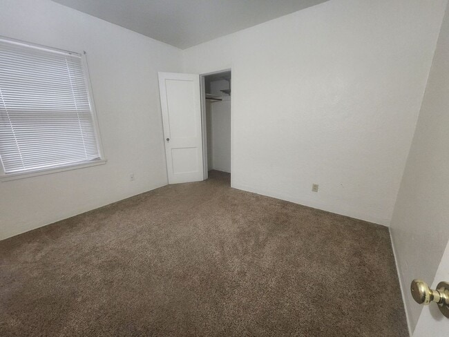 Building Photo - 723 E College Dr