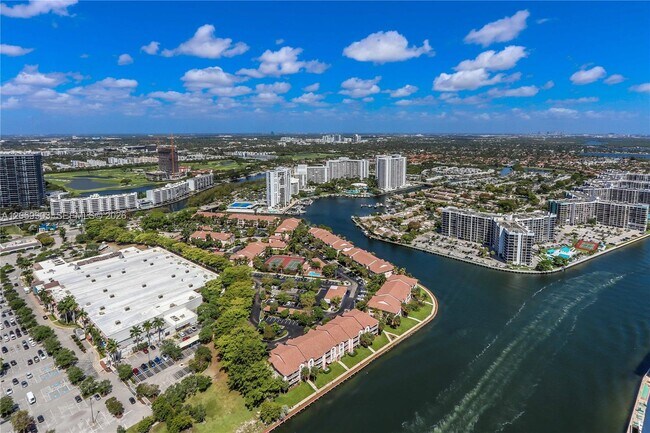 Building Photo - 4010 S Ocean Dr