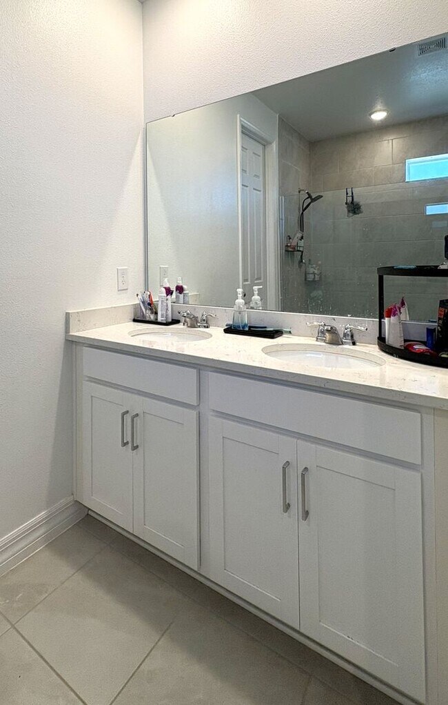 Building Photo - Coming Soon!  Stunning 4-Bedroom Home in G...