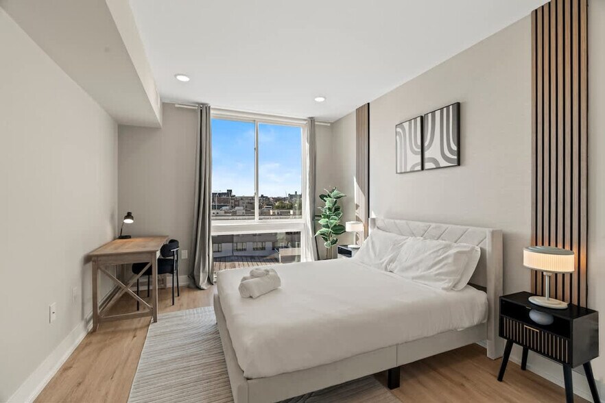 Building Photo - 901 Canal St