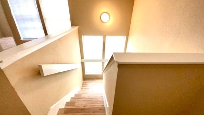 Building Photo - Available Now! 3 Bedroom / 2 Bath Home Nea...